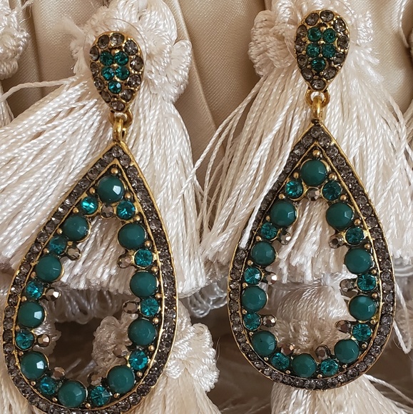 None Accessories - NEW, Stunning Pierced Earrings